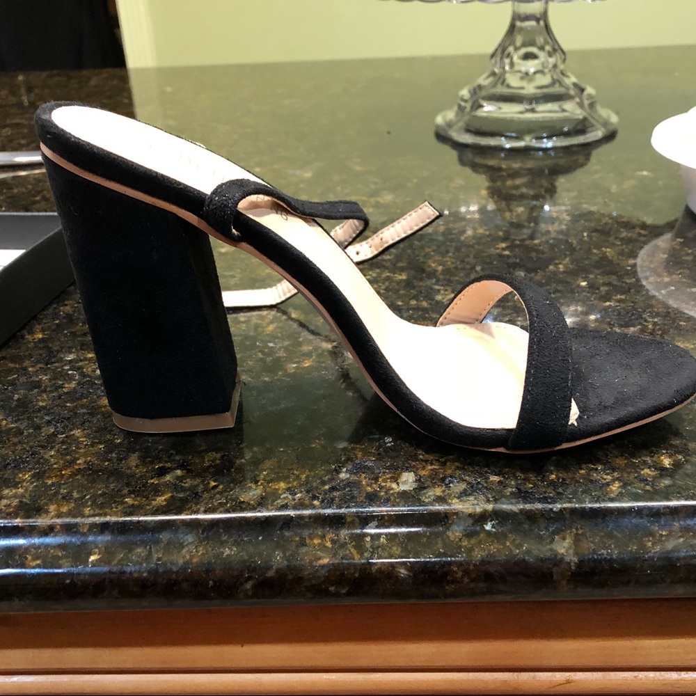 Basic Block Heel - Picture 3 of 5